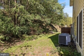 16 Ashburg Dr in Mechanicsburg, PA - Building Photo - Building Photo