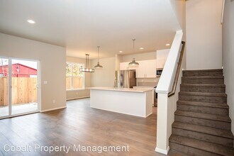 2358 NE 6th St in Bend, OR - Building Photo - Building Photo