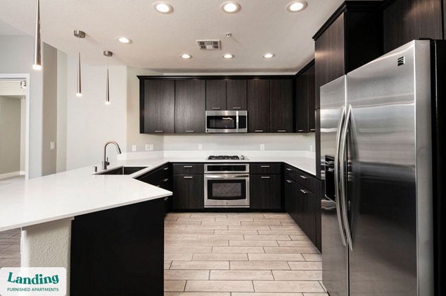 9265 W Russell Rd in Las Vegas, NV - Building Photo - Building Photo