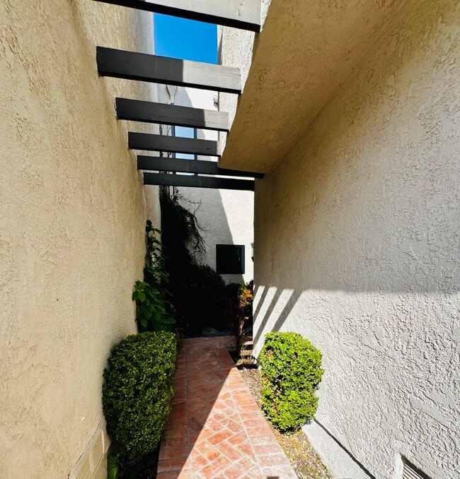 4191 Andros Cir in Huntington Beach, CA - Building Photo - Building Photo