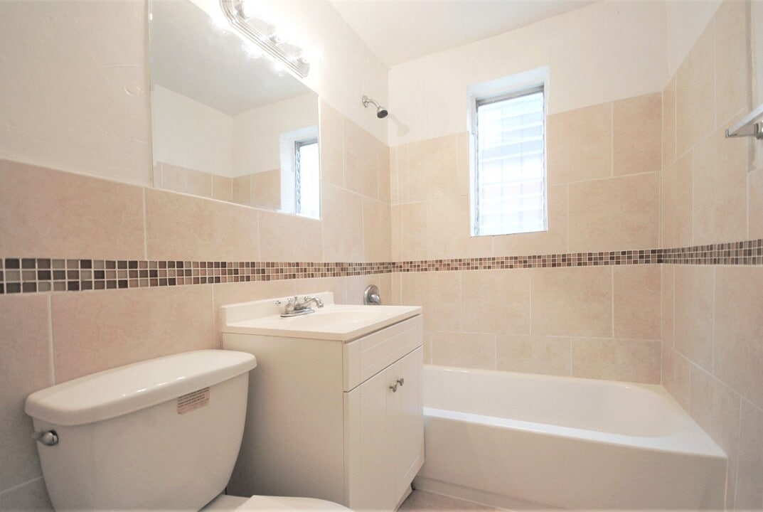 Helios Apartments Miami Beach in Miami Beach, FL - Foto de edificio