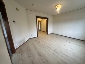 1747 E 2nd St, Unit 1 in Scotch Plains, NJ - Building Photo