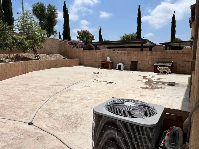 16760 Meridian Ln in Fontana, CA - Building Photo - Building Photo