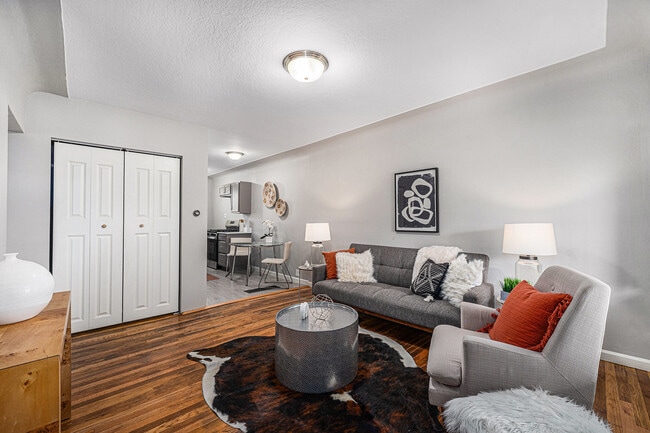 7145 W 16th Pl in Lakewood, CO - Foto de edificio - Building Photo