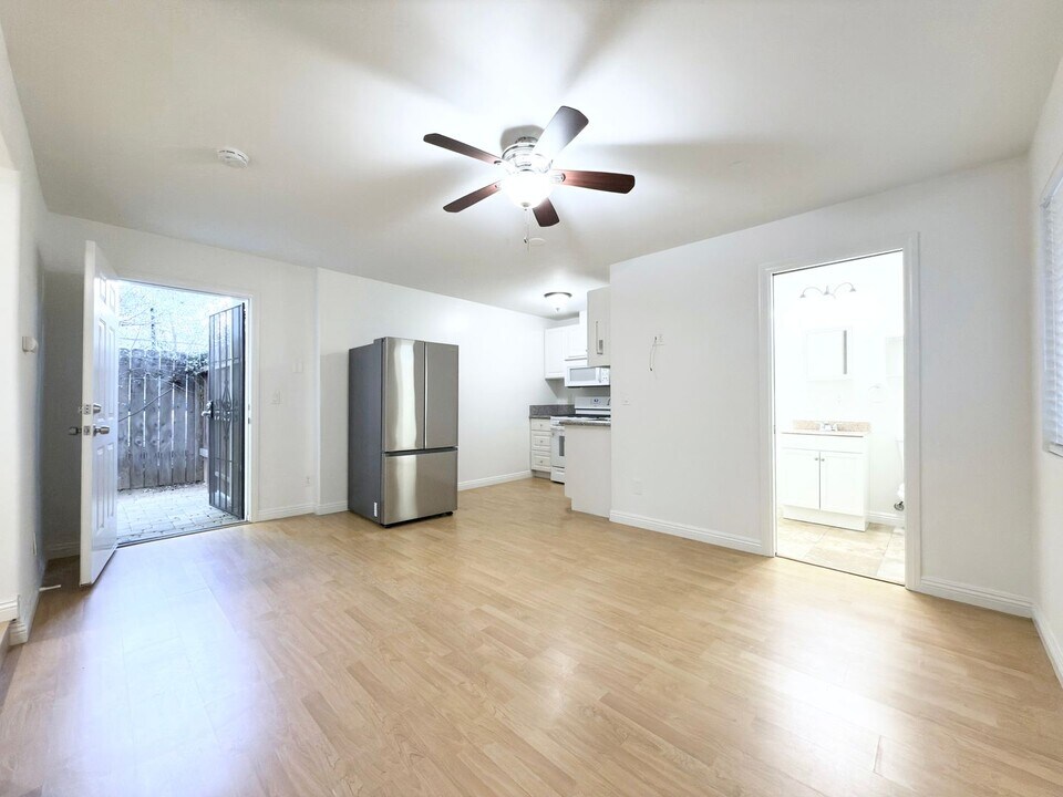 2561 Gregory Dr in Carlsbad, CA - Building Photo