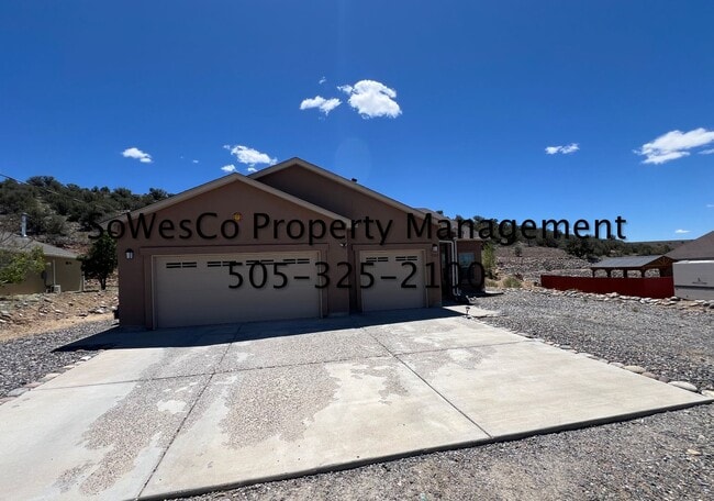7025 Laurie St in Farmington, NM - Building Photo - Building Photo