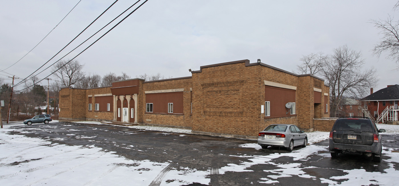 182 N 6th St in Clairton, PA - Building Photo