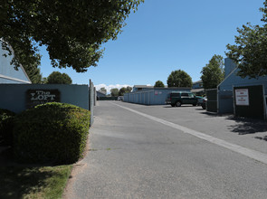 The Loft Townhomes in Clovis, CA - Building Photo - Building Photo