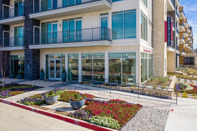 Promenade at Las Colinas in Irving, TX - Foto de edificio - Building Photo