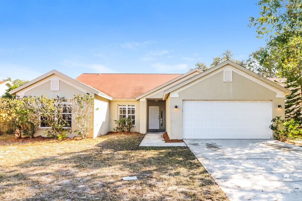 1546 River Oaks Dr in Tarpon Springs, FL - Building Photo