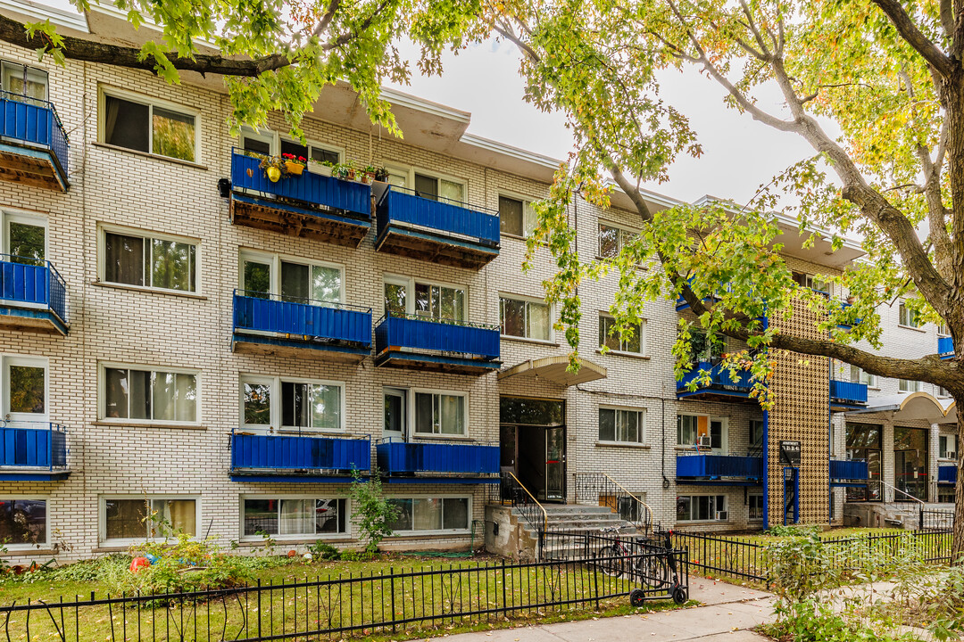 2240 Grand Blvd in Montréal, QC - Building Photo