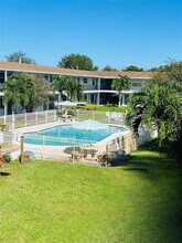 7401 Pines Blvd in Pembroke Pines, FL - Building Photo - Building Photo