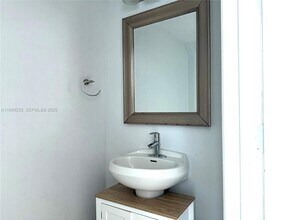 60 SW 13th St, Unit 3408 in Miami, FL - Building Photo - Building Photo