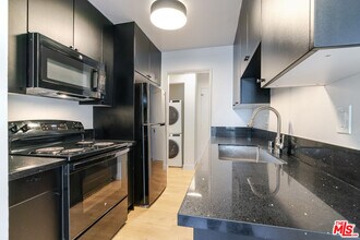 1352 S Carmelina Ave in Los Angeles, CA - Building Photo - Building Photo