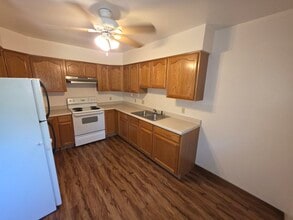 912 Bell Ave, Unit #3 in Webster City, IA - Foto de edificio - Building Photo