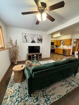 3712 Sagecrest Dr, Unit Room #2 Apartamentos