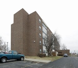 East Ridge Manor in St. Joseph, MO - Foto de edificio - Building Photo