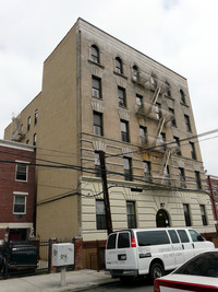 1329-1331 Clinton Ave in Bronx, NY - Foto de edificio - Building Photo