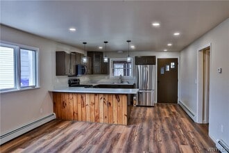 21 Center St, Unit Rear in Angola, NY - Building Photo - Building Photo