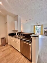 630 S Sapodilla Ave in West Palm Beach, FL - Foto de edificio - Building Photo