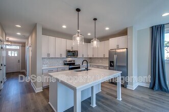 2061 Oakwood Ave in Nashville, TN - Building Photo - Building Photo