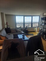 1560 N Sandburg Terrace in Chicago, IL - Building Photo
