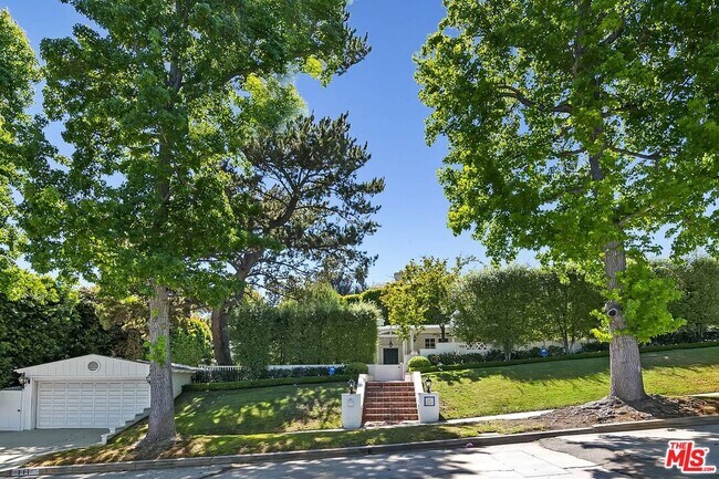 111 S Glenroy Ave in Los Angeles, CA - Building Photo - Building Photo