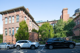 Watchcase Condos in Sag Harbor, NY - Foto de edificio - Building Photo