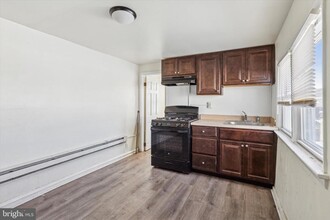 326 E Airy St in Norristown, PA - Foto de edificio - Building Photo