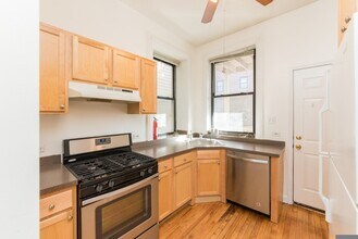 907 W Addison St, Unit 1 in Chicago, IL - Building Photo - Building Photo