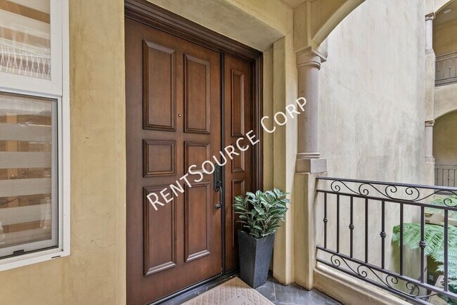 12044 Hoffman St in Los Angeles, CA - Foto de edificio - Building Photo