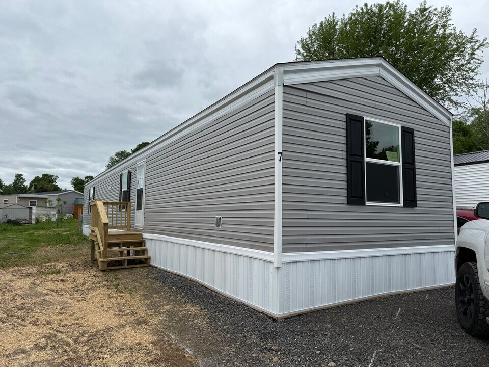 5441 Lee Valley Rd in Rome, NY - Building Photo