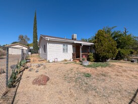 2431 Las Plumas Ave in Oroville, CA - Building Photo