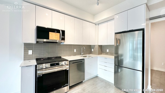 225 Malta Av in Brampton, ON - Building Photo - Building Photo