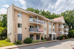 Manoir Paul-Boudrais in Laval, QC - Building Photo