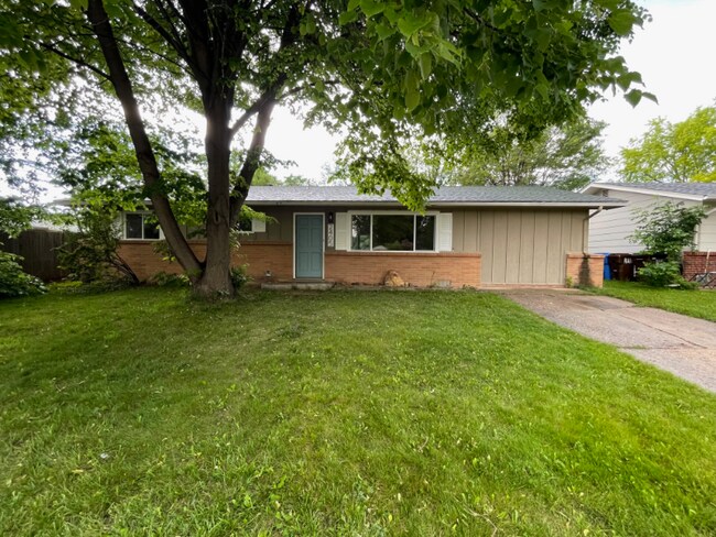 property at 2405 Tamarac Dr