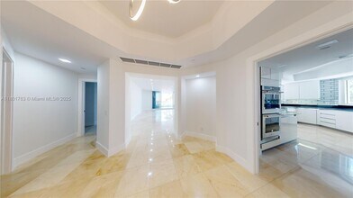 21050 NE 38th Ave in Miami, FL - Building Photo - Building Photo