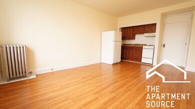 2774 N Milwaukee Ave in Chicago, IL - Foto de edificio - Building Photo