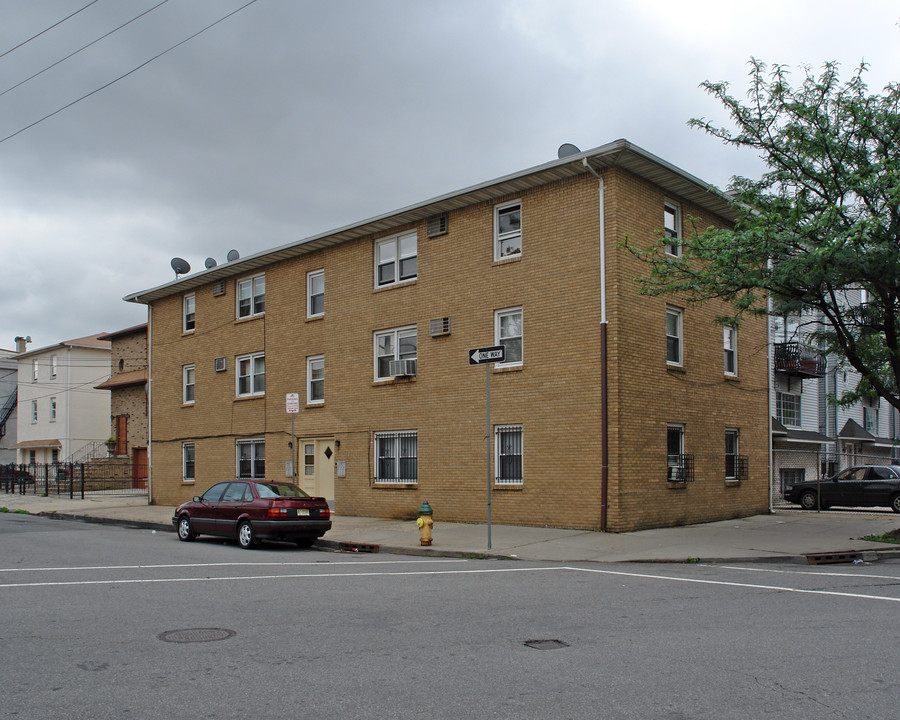 33 Richards St in Newark, NJ - Foto de edificio