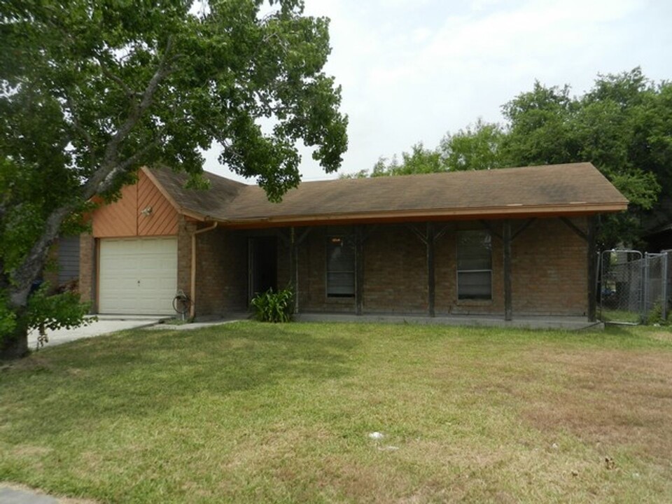 6213 Hartack Cir in Corpus Christi, TX - Foto de edificio