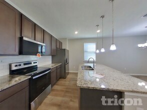 4327 Spirit Star Dr in Converse, TX - Foto de edificio - Building Photo