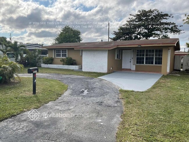 2712 Alcazar Dr in Miramar, FL - Foto de edificio - Building Photo