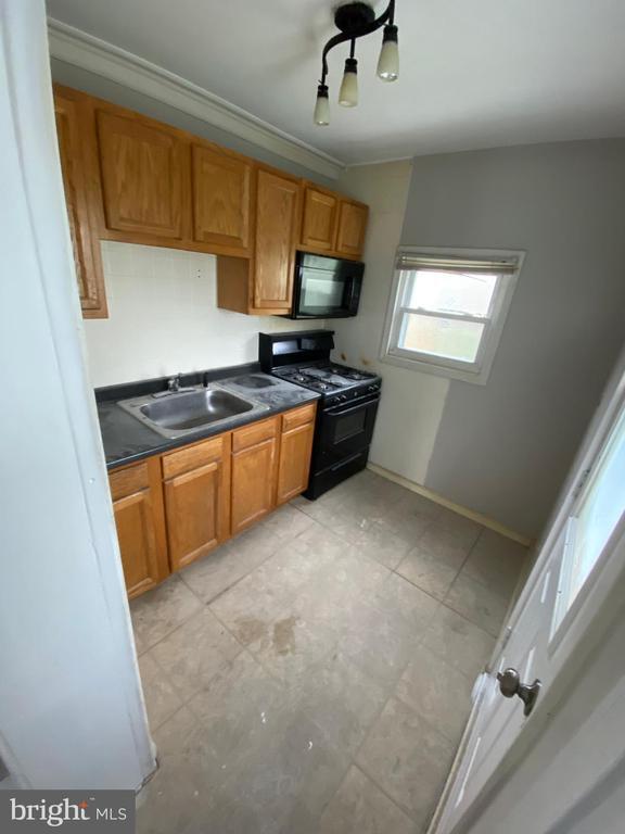 property at 3200 Phelps Ln