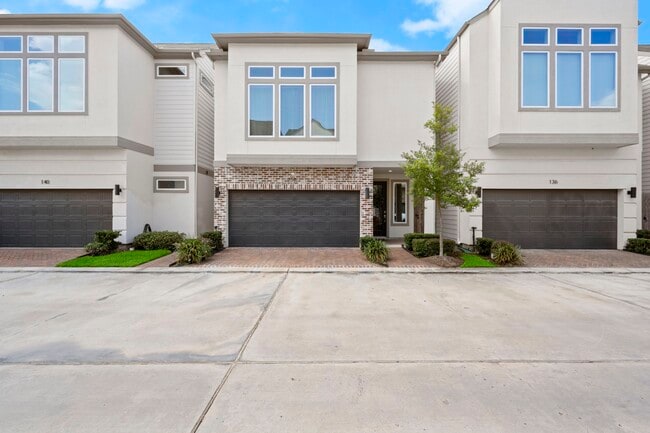 property at 138 Knightsbridge Park Ln