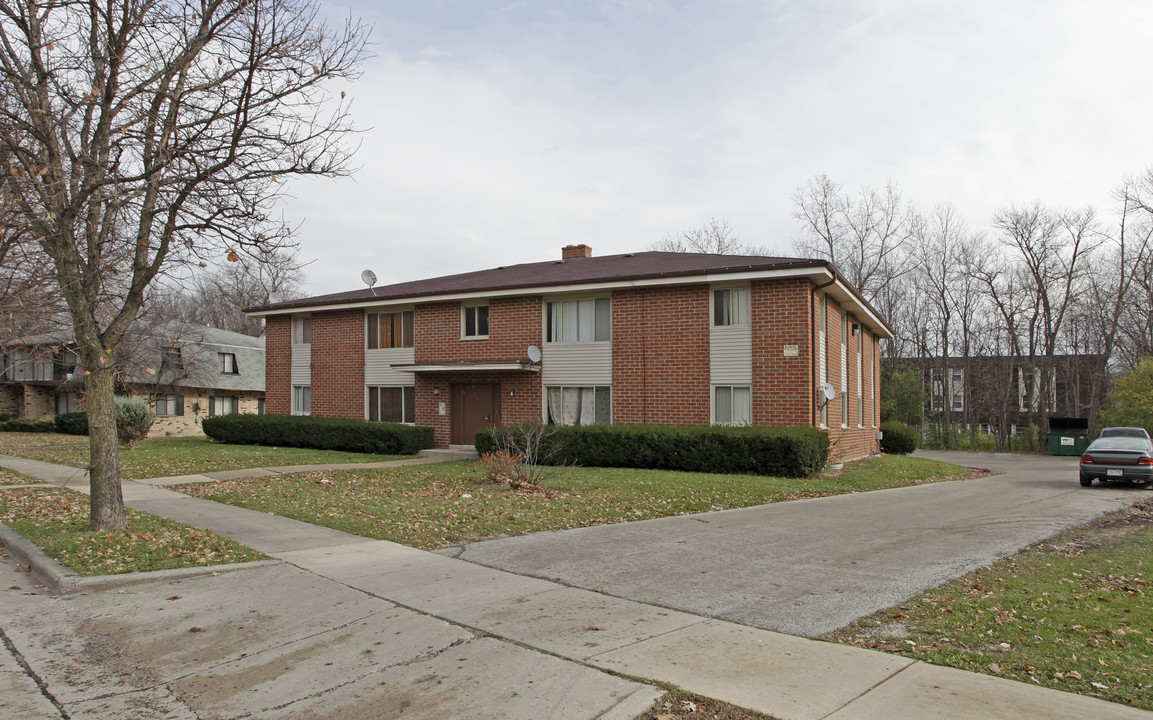 8936 N Michele St in Milwaukee, WI - Foto de edificio