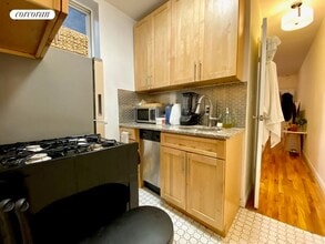 448 W 55th St in New York, NY - Building Photo - Building Photo