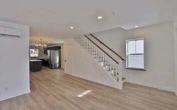 81 W Pierpont St in Kingston, NY - Building Photo - Building Photo