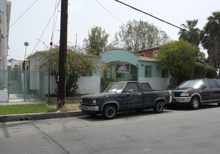 1318 N Serrano Ave in Los Angeles, CA - Building Photo - Building Photo