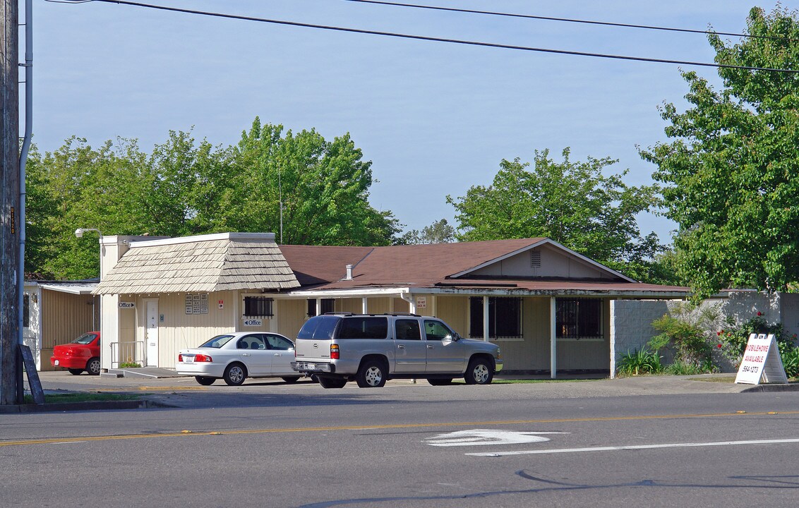 Almondwood Mobile Home Park in Sacramento, CA - Building Photo