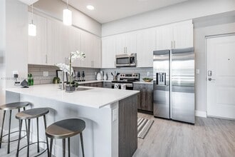 9335 W Commercial Blvd in Fort Lauderdale, FL - Building Photo - Building Photo